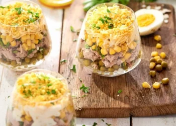 салат з тунцем