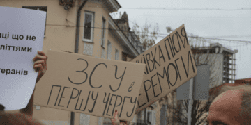 активісти під стінами міської ради у Тернополі