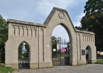 Чому на Микулинецькому цвинтарі з’являються нові надгробки на "старих" могилах