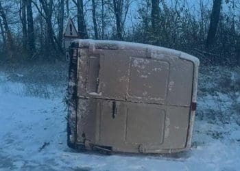 Бус перекинувся у кюветі на дорозі Тернопіль-Львів-Рава-Руська