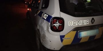 П’яний кременчанин вночі врізався у машину патрульних і втік