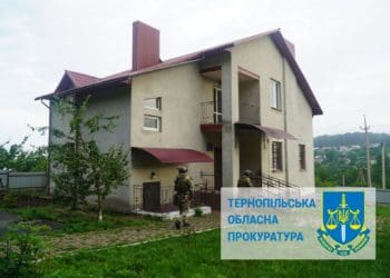 Під виглядом реабілітаційного центру на Тернопільщині незаконно утримували залежних