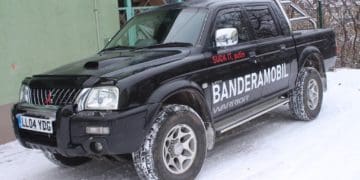 "Бандеромобіль" купили для воїнів
