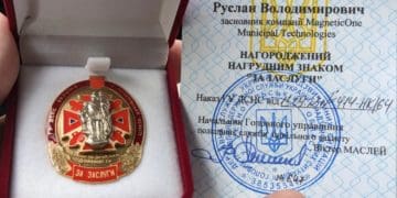 Засновник тернопільської ІТ-компанії отримав почесну відзнаку від рятувальників