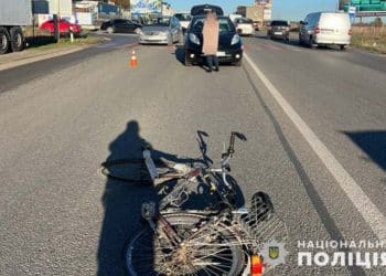 Пішохода з велосипедом збила водійка на дорозі Обхід Тернополя