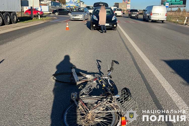 Пішохода з велосипедом збила водійка на дорозі Обхід Тернополя