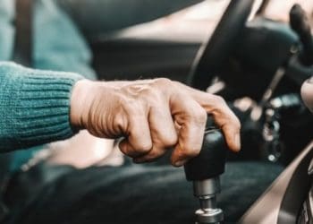 Двоє тернополян попали на шахрая, який обіцяв роботу водіями