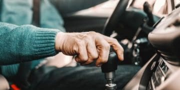 Двоє тернополян попали на шахрая, який обіцяв роботу водіями