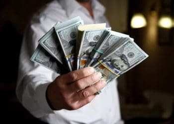 Нетверезий молодик у Тернополі просив патрульних відпустити його за дві тисячі доларів