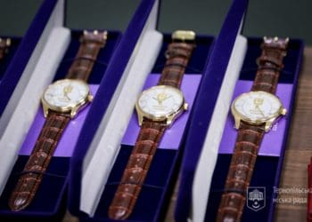 На подарункові годинники Тернопільська міськрада витратила понад 200 тисяч