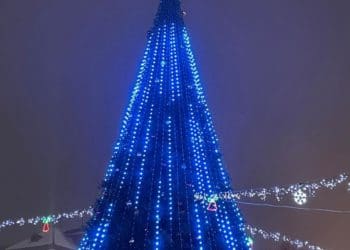 У Тернополі вирішили встановити новорічну ялинку