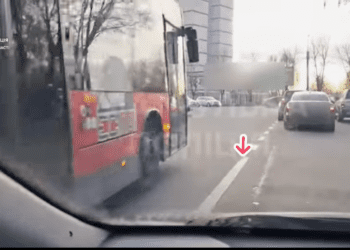 Водій громадського транспорту у Тернополі перетнув суцільну лінію