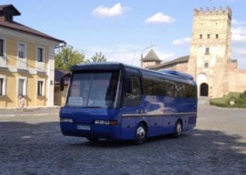 Єдиного водія автобуса, який віз дітей на змагання, вночі "мобілізували" військкоми