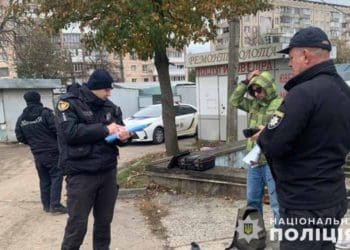 На ринку у Тернополі виявили чоловіка з бурштином