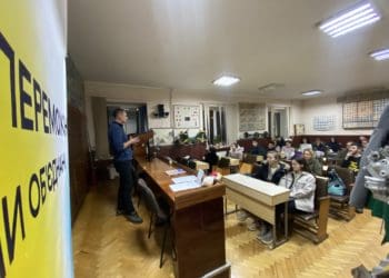 Як їздити під час ожеледиці розповідали учасникам навчання від Центру готовності цивільних