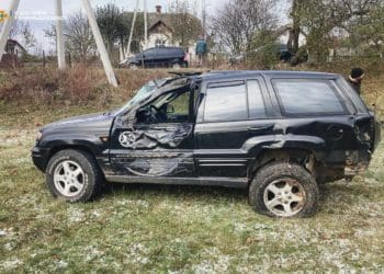 Рятувальники допомагали водію, які заїхав у кювет у Копичинцях