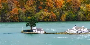 Мережу зачарував надзвичайний будинок, в якому ніхто не хоче жити: у чому причина