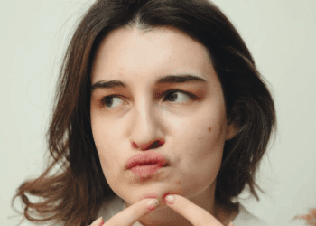 Як прибрати прищ всього за одну ніч за допомогою зеленого чаю