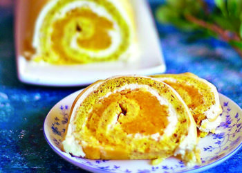 Смачний рулет з гарбузовою начинкою: сезонний рецепт