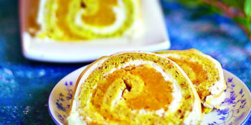 Смачний рулет з гарбузовою начинкою: сезонний рецепт