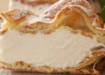 Торт “Карпатка” сподобається усім любителям еклерів: рецепт дня