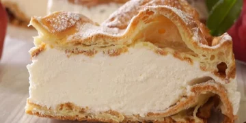 Торт “Карпатка” сподобається усім любителям еклерів: рецепт дня