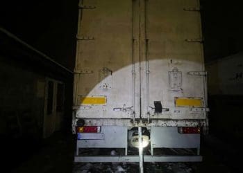 У важкому стані доправили до лікарні чоловіка, який потрапив під фуру у Тернополі