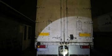 У важкому стані доправили до лікарні чоловіка, який потрапив під фуру у Тернополі