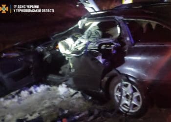 Рятувальники допомагали постраждалим у потрійній ДТП на Тернопільщині