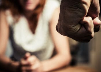 На Лановеччині батька п’ятьох дітей судили за домашнє насильство