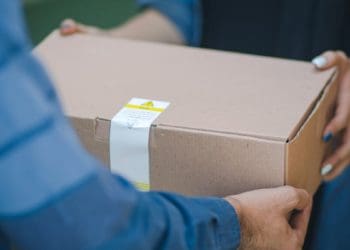 За цінну посилку від незнайомця жителька Борщівчини заплатила чверть мільйона