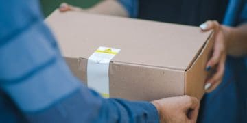 За цінну посилку від незнайомця жителька Борщівчини заплатила чверть мільйона