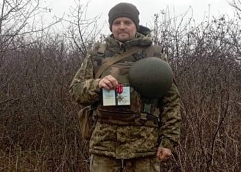 Нагородою "Золотий хрест" відзначила захисника зі Зборова Володимира Цимбалістого