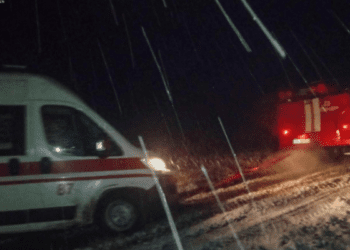 Поспішаючи на виклик у снігу застрягла швидка у Вишнівецькій громаді