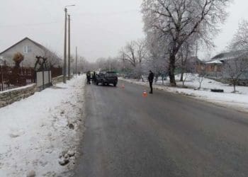 У Скала-Подільській водій збив жінку, яка йшла узбіччям