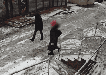 Просять допомогти впізнати зловмисника, який поцупив гаманець у тернополянки