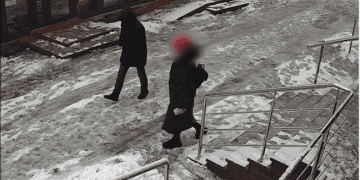 Просять допомогти впізнати зловмисника, який поцупив гаманець у тернополянки