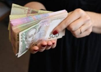 Шахрайка виманила у тернополянина чималу суму за його відверті фото