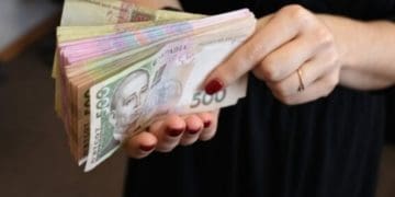 Шахрайка виманила у тернополянина чималу суму за його відверті фото