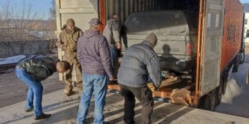Два позашляховики для "Азову" прислала у Тернопіль українська діаспора міста Детройт