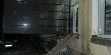 У Борщеві двоє підлітків викрали з магазину "електронок" на понад 10 тисяч