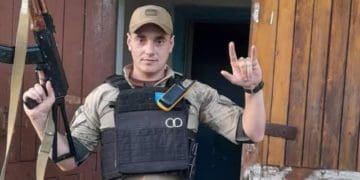 Нагрудною відзнакою «Срібний хрест» нагородили воїна із Великогаївської громади Олега Дороша