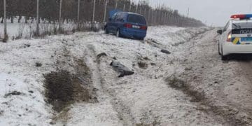 На Чортківщині водій заїхав у кювет та перекинувся