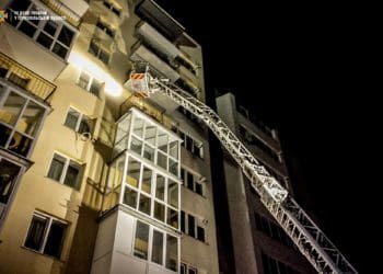 У Тернополі через пожежу у квартирі евакуювали близько 20 людей