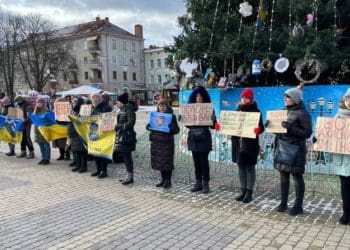 На підтримку військовополонених вийшли родини і небайдужі люди у Тернополі