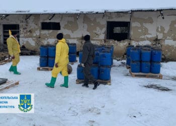 Майже 17 тонн пестицидів вивезли з території п’яти громад на Тернопільщині