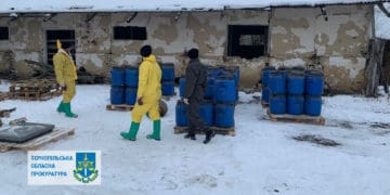 Майже 17 тонн пестицидів вивезли з території п’яти громад на Тернопільщині