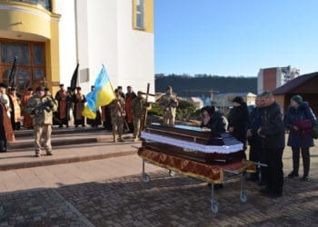 Білобожницька громада зустріла на щиті захисника Василя Винярського