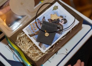 Військові передали з Донеччини символічні подарунки волонтерам Тернопільщини