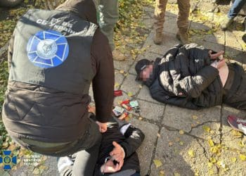 СБУ викрила рекетирів, які видавали себе за правоохоронців і «обкладали даниною» ухилянтів